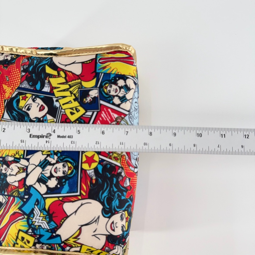 LONDON SOHO NEW YORK Wonder Woman Comic Print Makeup Bag Set Gold Trim 2 Piece - Picture 10 of 13